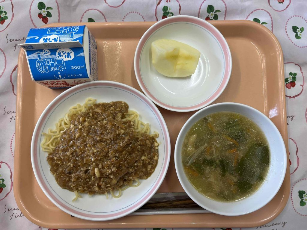 今日の給食何かな？